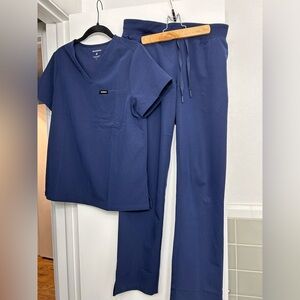 Jaanuu women’s navy scrub set